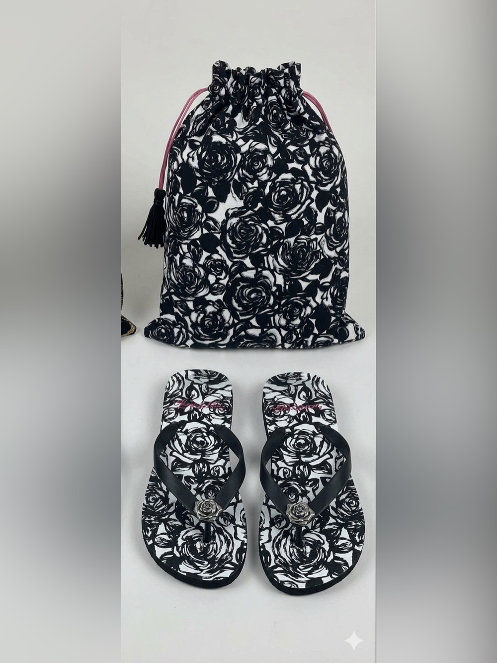 Brighton Black & White Rose Print Flip Flops with Matching Drawstring Bag Sz 6